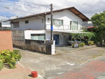 Sobrado para Venda, em Joinville, bairro Sagua�u, 6 dormit�rios, 4 banheiros, 2 vagas